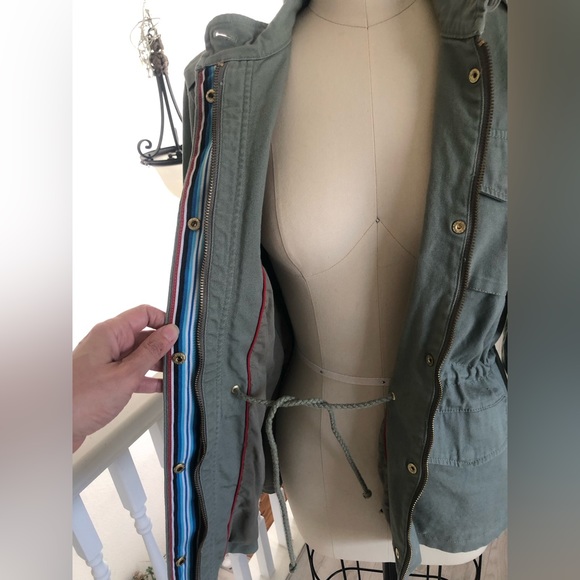 Tommy Hilfiger utility jacket. - Picture 9 of 10